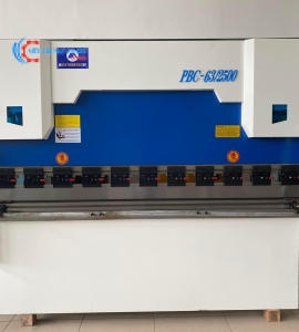 Máy Chấn 63T/2500 NC