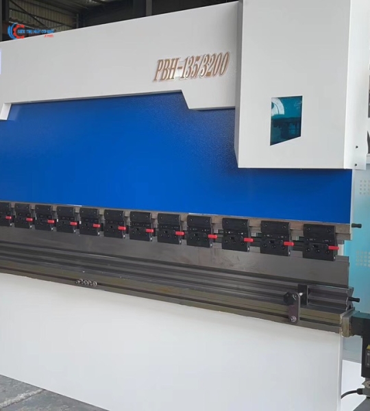 MÁY CHẤN THUỶ LỰC CNC  ĐIỂU KHIỂN ESTUN CNC E300P