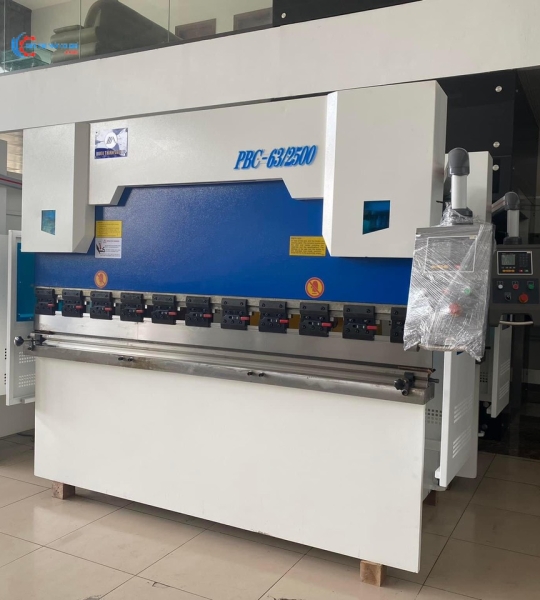 Máy Chấn 63T/2500 NC