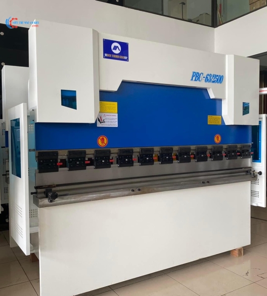 Máy Chấn 63T/2500 NC