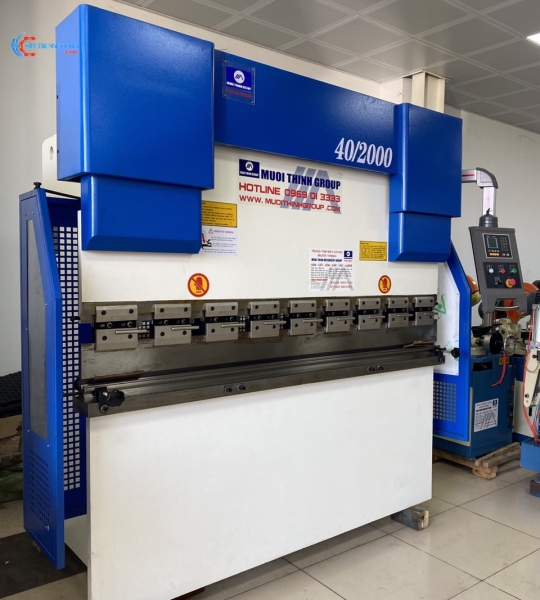 Máy chấn CNC 40T/ 2000 NC