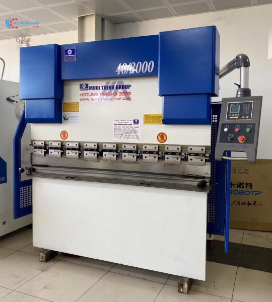 Máy chấn CNC 40T/ 2000 NC